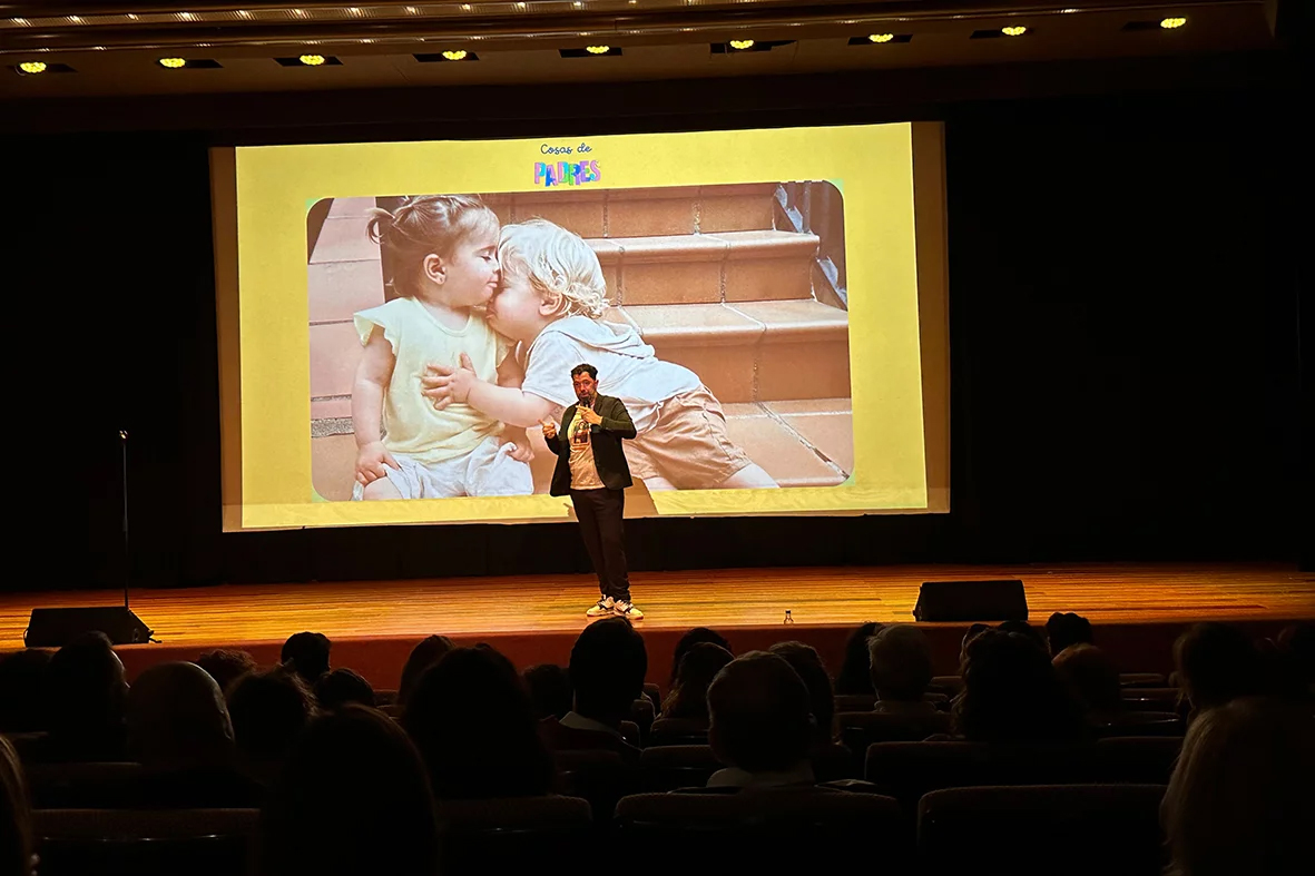 COSAS-DE-PADRES-RAUL-MASSANA-unarisamas-agenda-de-comedia-2