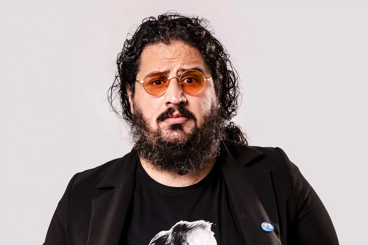 jaime-caravaca-caravacabaret-sala-humor-fuencarral-madrid-agenda-de-comedia-unarisamas-2-1